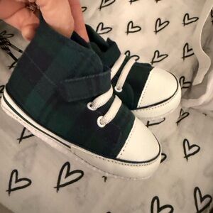 Plaid boy shoes.  Size 6-12 months.